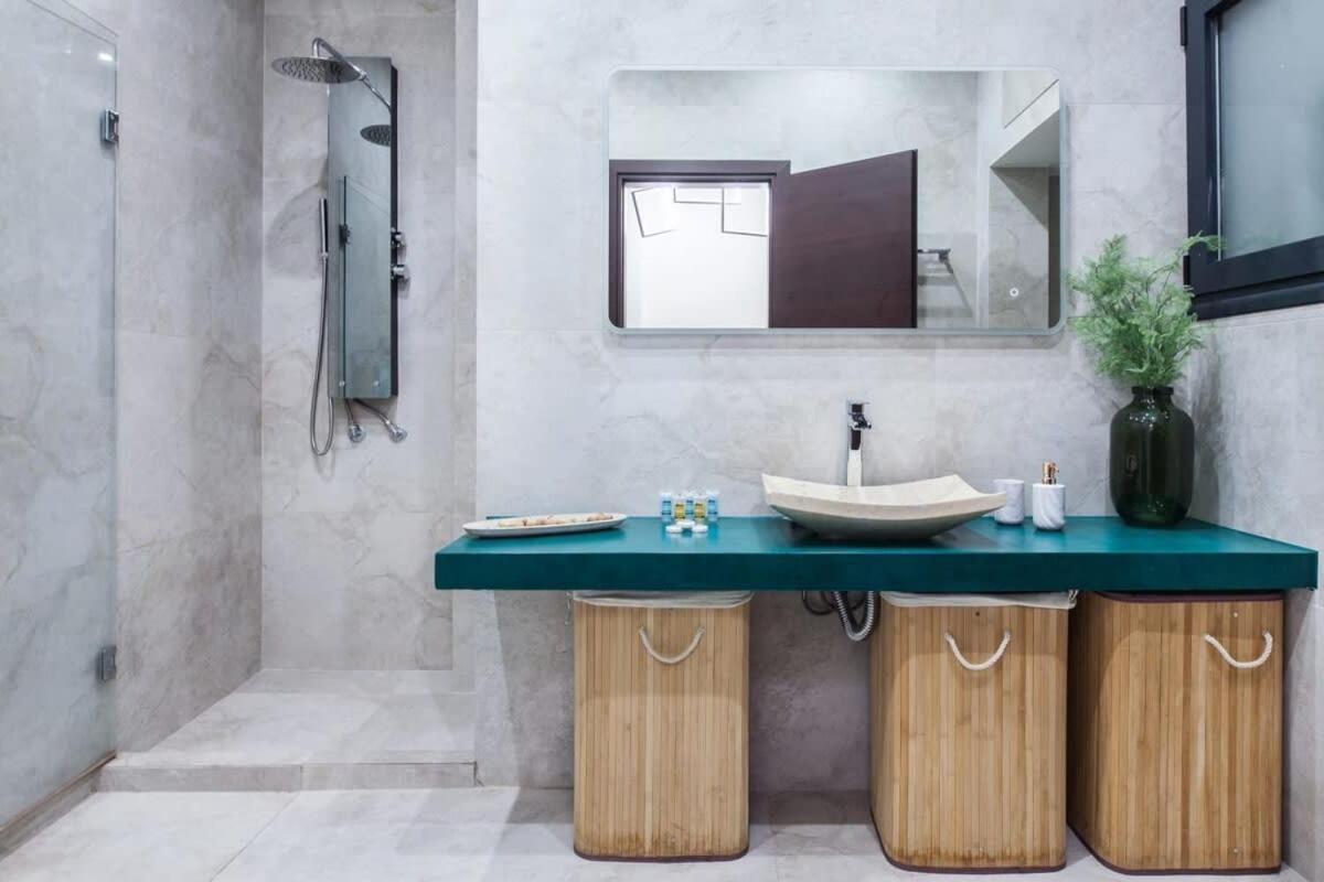Beautiful Elegant Apartment Next To Monastiraki Афіни Екстер'єр фото